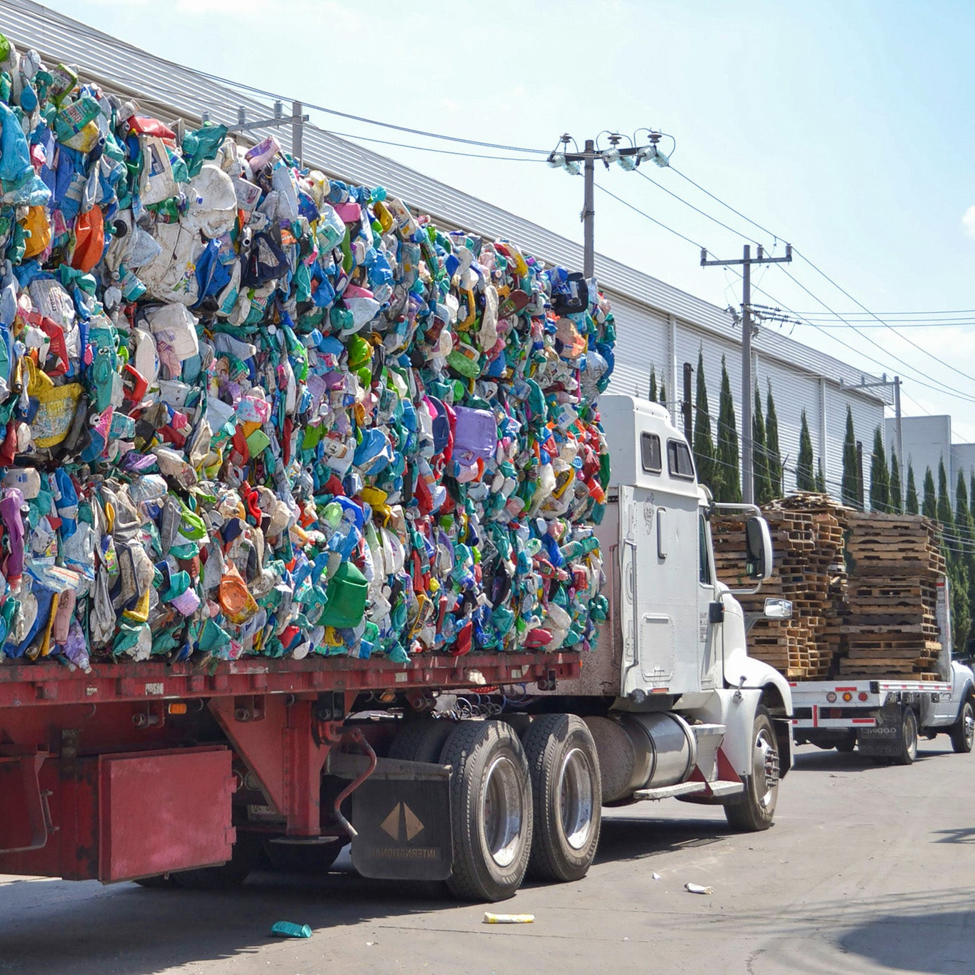 Ofrecemos soluciones integrales de limpieza y gestión de residuos con maquinaria de alto rendimiento, mantenimiento predictivo y atención técnica rápida