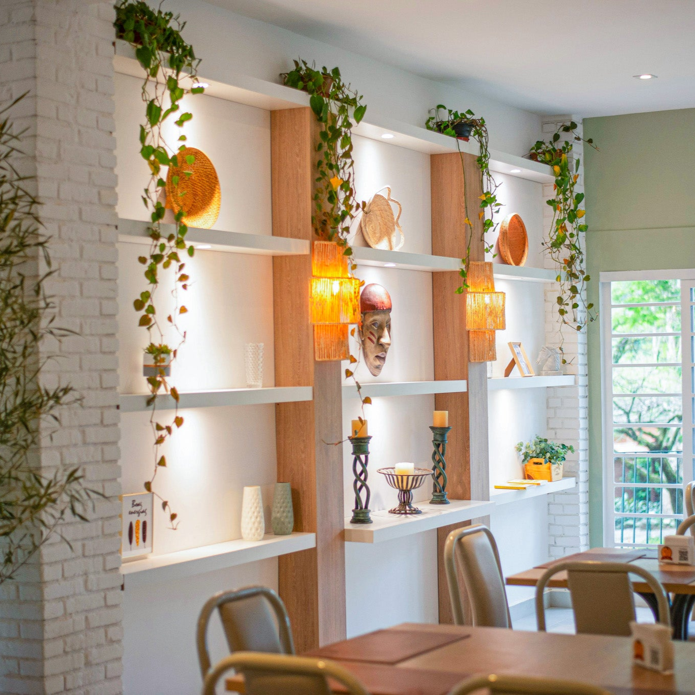 Ofrecemos soluciones integrales de limpieza y gestión de residuos para el sector horeca, con maquinaria de alto rendimiento, mantenimiento predictivo y atención técnica rápida