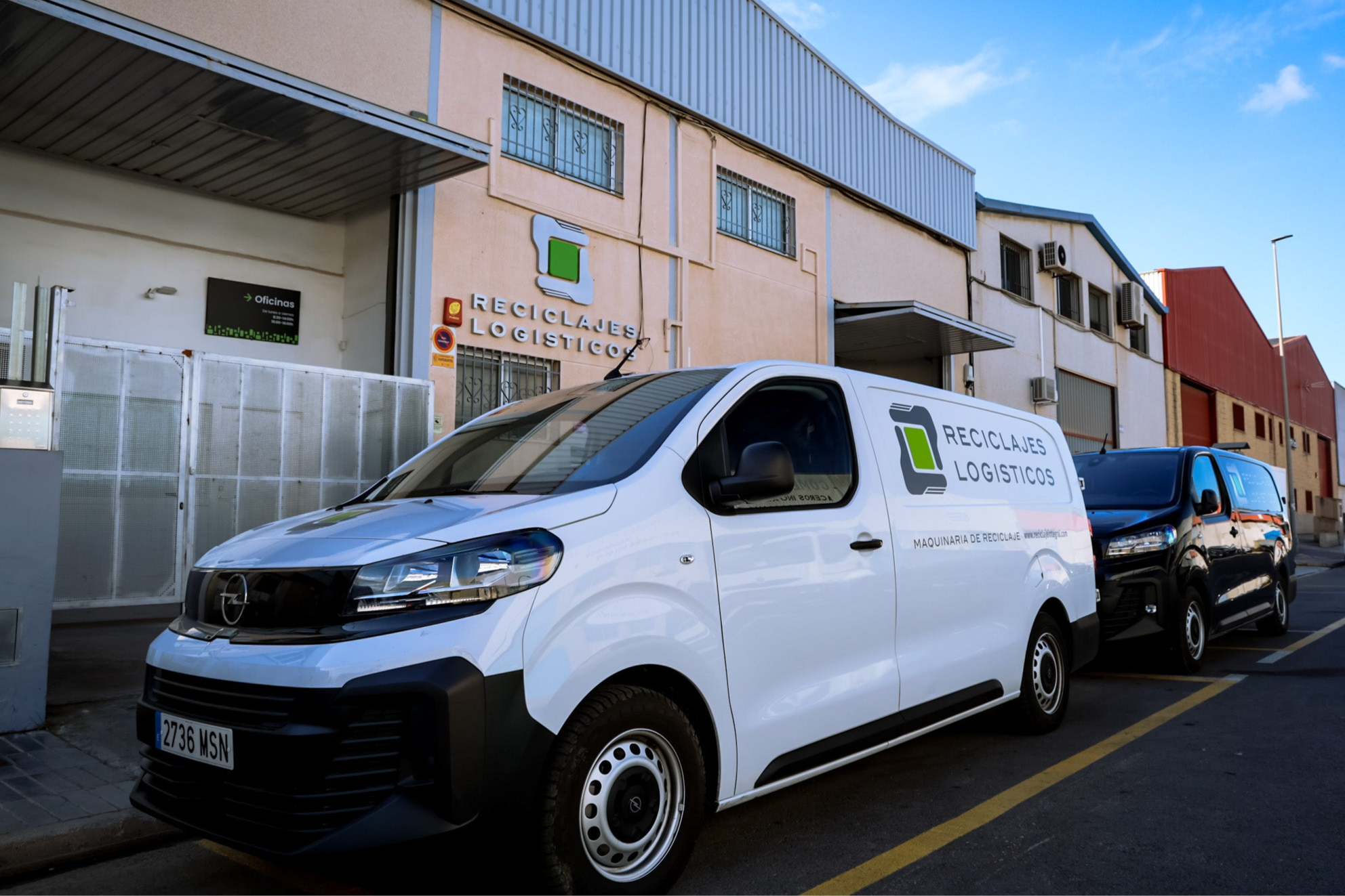 Servicios incluidos como el transporte, puesta en marcha, formación Garantía de 5 años y mantenimiento predictivo y preventivo de 5 años.